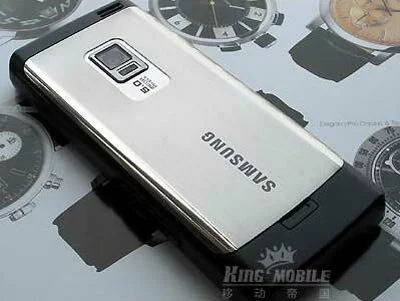 Смартфон Samsung i7110 — вид сзади