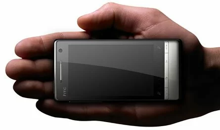 HTC Touch Diamond 2 в руке