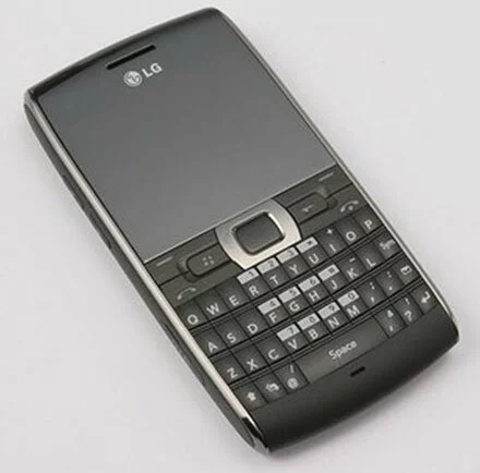 Смартфон LG GW550